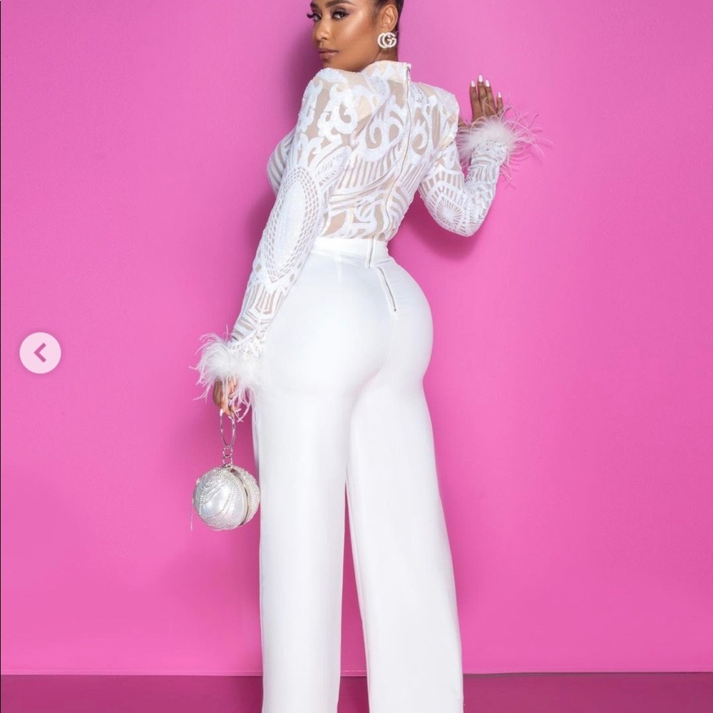 Sexy jumpsuit available in small size for a prompt delivery